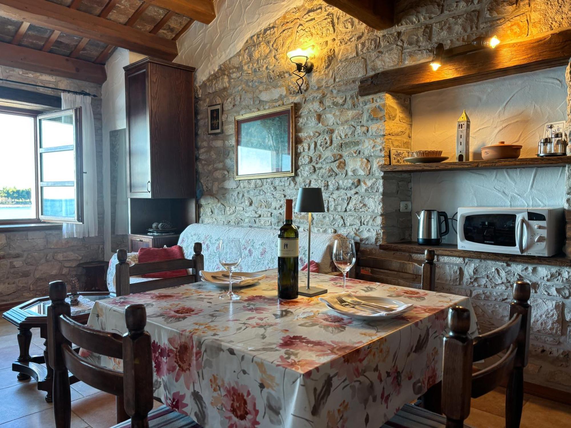 City Center Coastal Escape - Apartments With Sea View Or Cozy Room Novigrad Istria Buitenkant foto